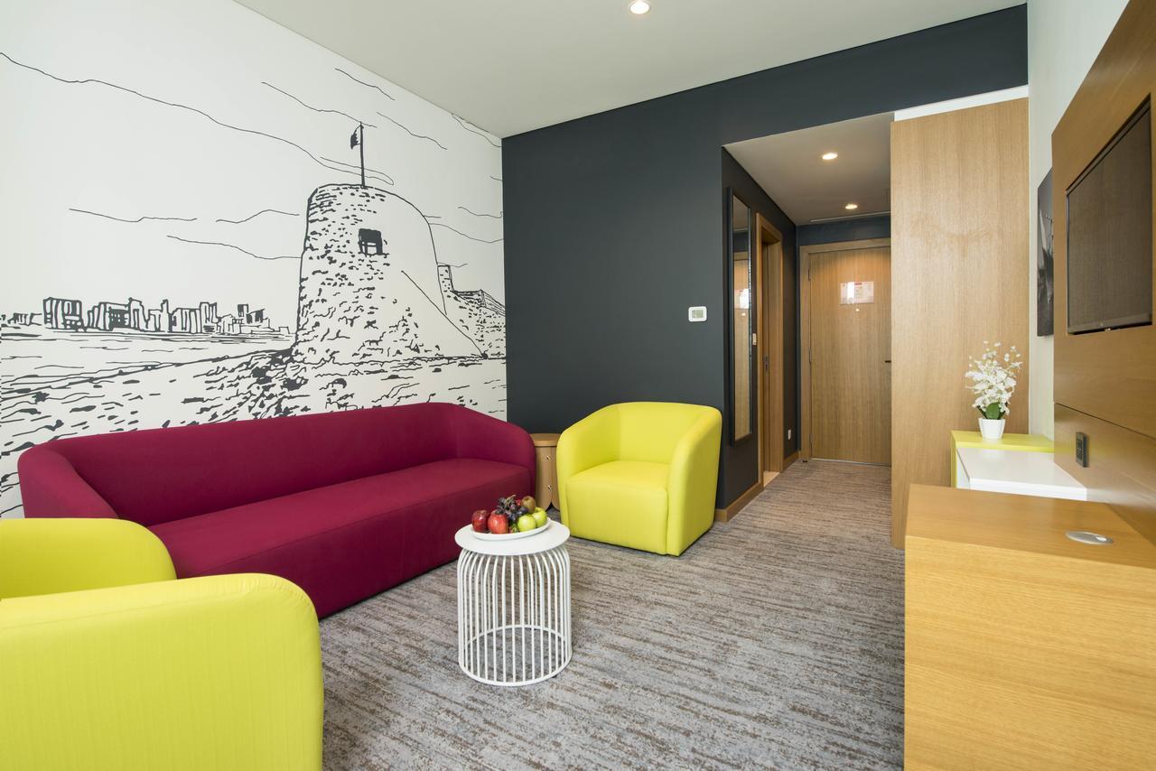 Ibis Styles Manama Diplomatic Area Hotel Buitenkant foto